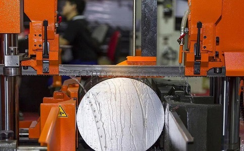 涟源立式金属带锯床切削出现跑带故障解决方法！